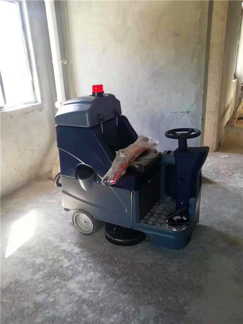 滨江华府660双刷小驾驶洗地机